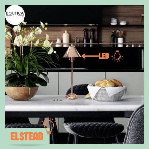 Lampe cuivre de la marque Elstead sur une table de cuisine